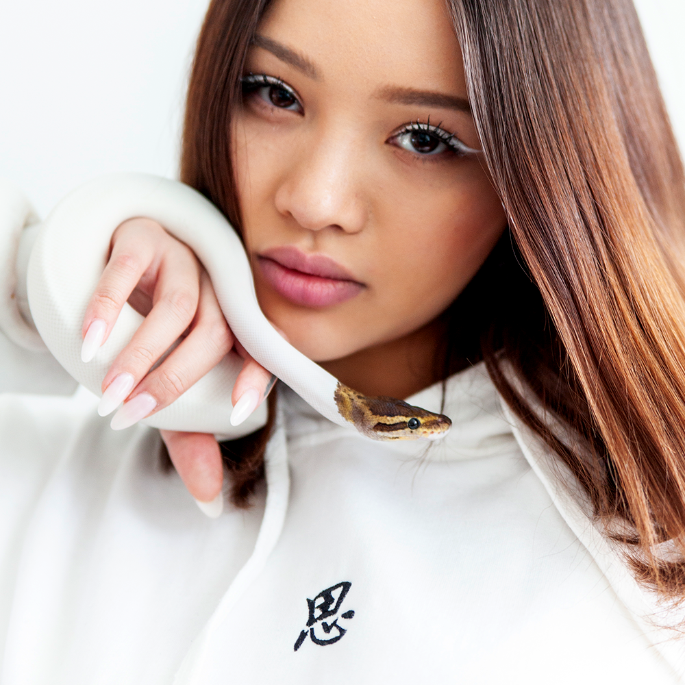 トップス HWC LABEL EMBROIDEREDCROPPEDHOODIE WHITE トップス HWC LABEL EMBROIDEREDCROPPEDHOODIE WHITE